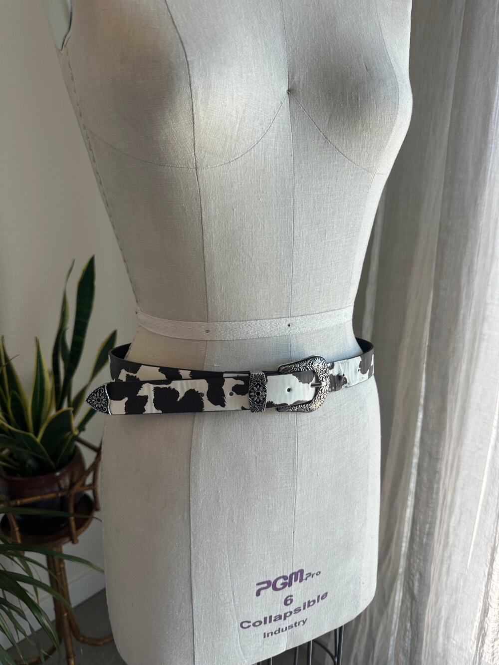 Women's Belt Cowprint Medium/Small Silver Chunky Belt Buckle